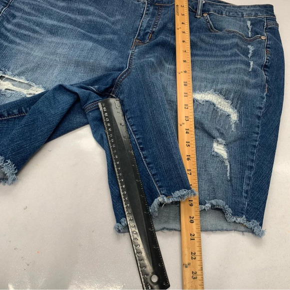 Torrid Demin Shorts Woman 26  Cut Off Blue Fade Distressed Stretch Travel Casual - Picture 8 of 9